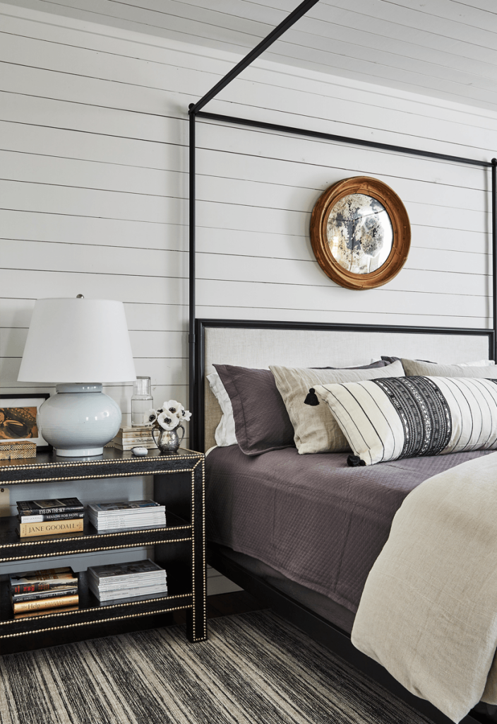 10 Guest Bedroom Essentials That Look Beautiful and Feel Great