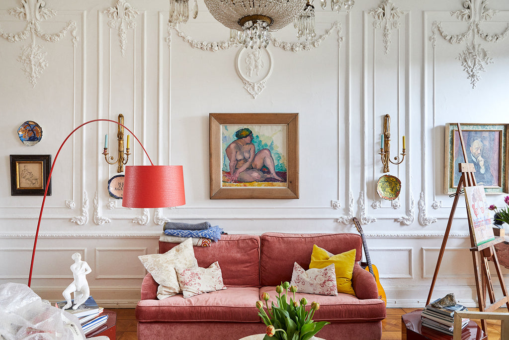 An Art Consultant Created a Canopy Door in Her Gallery-Like Home