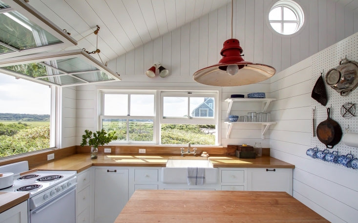 Kitchen of the Week: A Compact, Nautical Entertaining Kitchen on Cape Cod