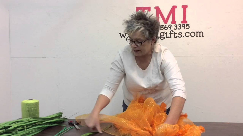 How to Make a Carrot Door Hanger by TMI Gifts (5 years ago)