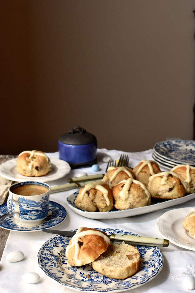 The nazareno, “hot cross bun” from Málaga — Easter at home