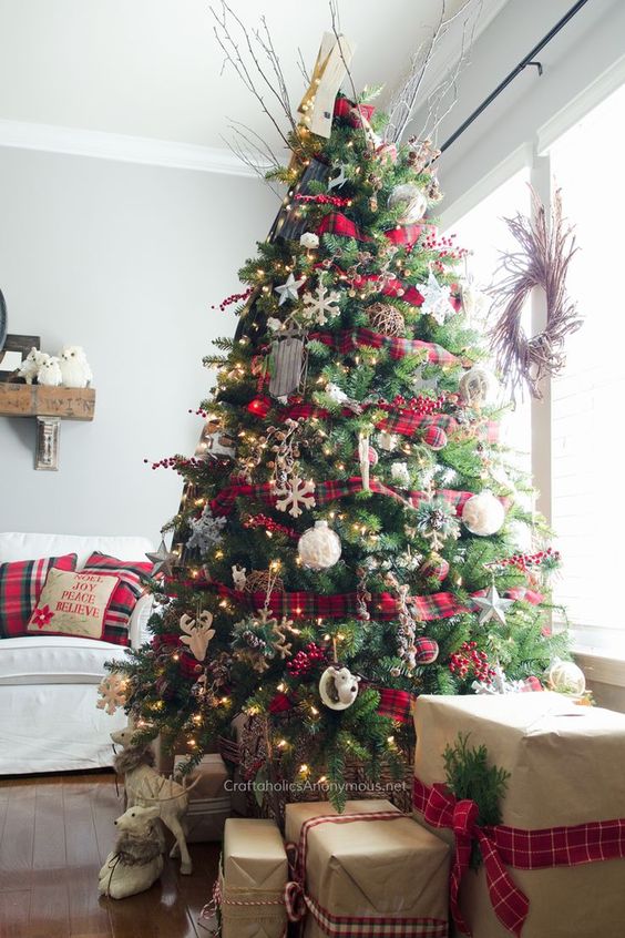 25 Plaid Ideas for Christmas Home Decor